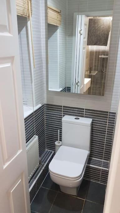 Holiday home Charming Leeds Close To Lgi *